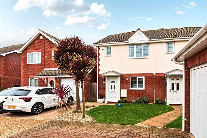 3 Bedroom Semi Detached House For Sale In Seathrift Close, Lee-On-The-Solent, PO13