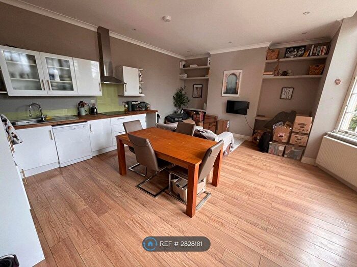 3 Bedroom Flat To Rent In Streatham Common North, London, SW16