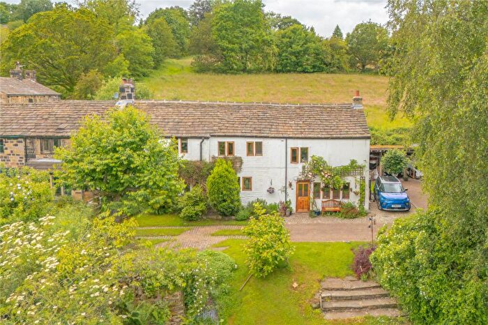 4 Bedroom End Of Terrace House For Sale In Wood Lane, Holmfirth, HD9