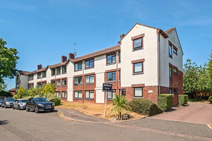2 Bedroom Flat To Rent In Woodley Court, Amersham, HP7