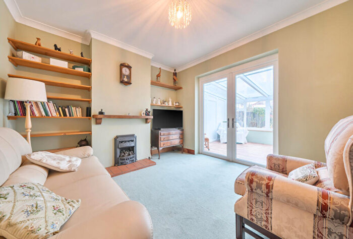 2 Bedroom Bungalow For Sale In Cockmannings Road, Orpington, BR5