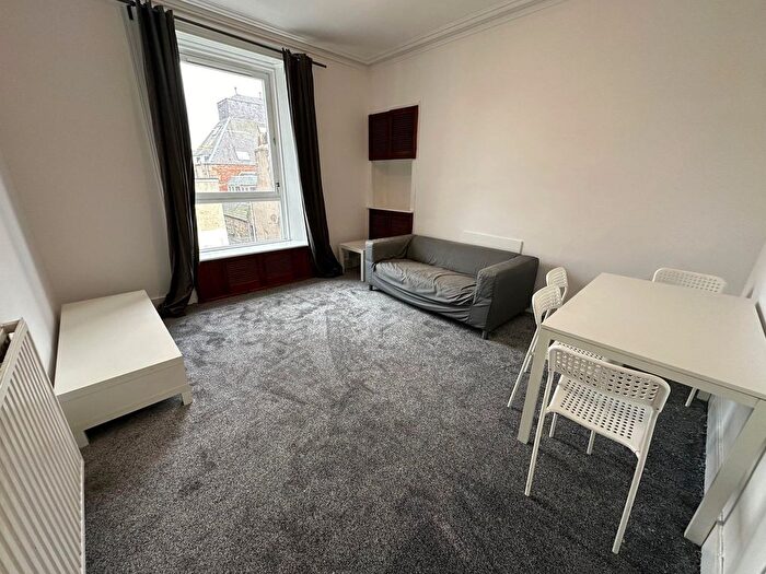 2 Bedroom Flat To Rent In D Rose Street, Aberdeen, AB10