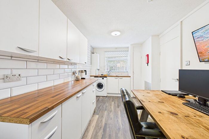 3 Bedroom Maisonette For Sale In Cody Road, Farnborough, Hampshire, GU14