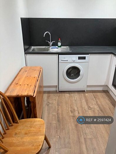 3 Bedroom Flat To Rent In Dumbarton Road, Glasgow, G11