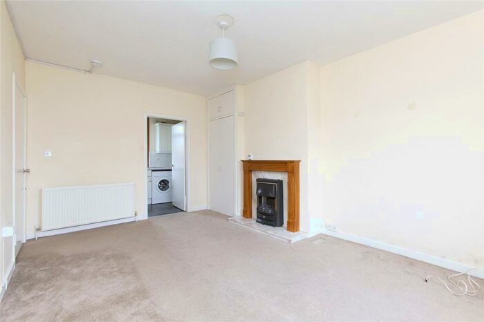 2 Bedroom Flat To Rent In Saughton Grove, Saughtonhall, Edinburgh, EH12