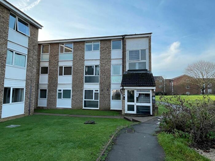 2 Bedroom Flat For Sale In Foxglove Way, Chelmsford, Essex, CM1