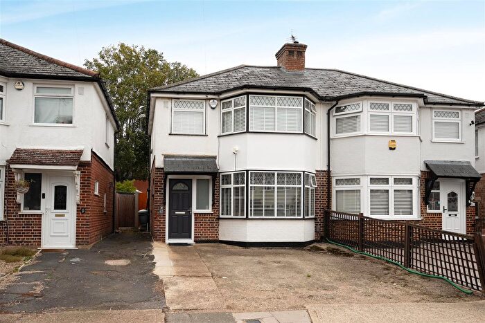3 Bedroom Semi-detached House For Sale In Drayton Gardens, West Drayton, UB7
