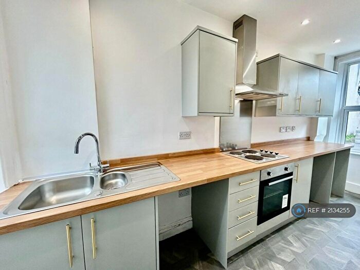 2 Bedroom End Of Terrace House To Rent In New Street, Huddersfield, HD1