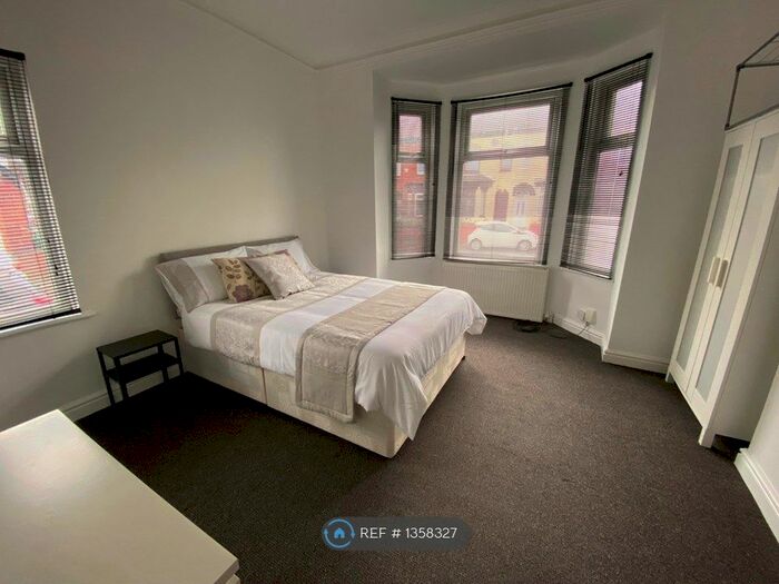 1 Bedroom Flat To Rent In Levenshulme, Manchester, M19