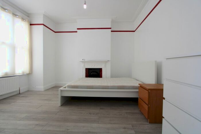 4 Bedroom Terraced House To Rent In Undine Street, Tooting, SW17