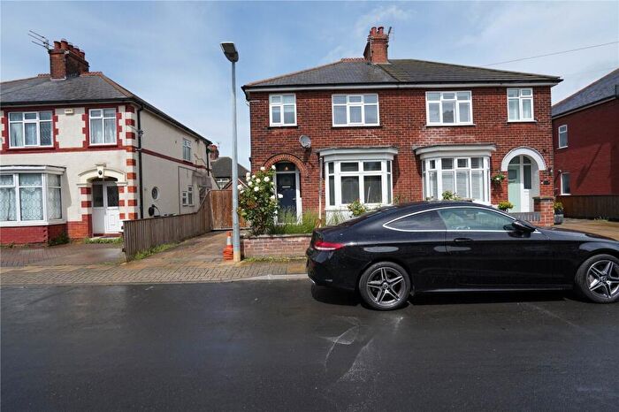 3 Bedroom Semi-Detached House For Sale In Sycamore Avenue, Grimsby, N.E.Lincolnshire, DN33
