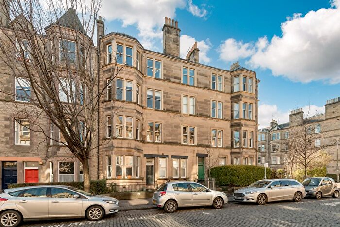 3 Bedroom Flat For Sale In / Warrender Park Road, Marchmont, Edinburgh, EH9