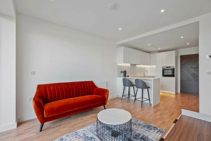 1 Bedroom Flat To Rent In Cedrus Avenue, Southall, UB1