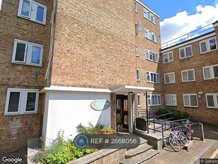 3 Bedroom Flat To Rent In Innes Gardens, Putney, London, SW15