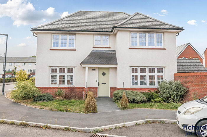 4 Bedroom Detached House For Sale In Crofton Road, Swindon, SN3