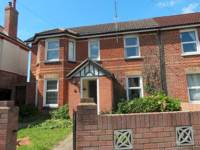 6 Bedroom House To Rent In Bedroom Detached House In Winton, BH9