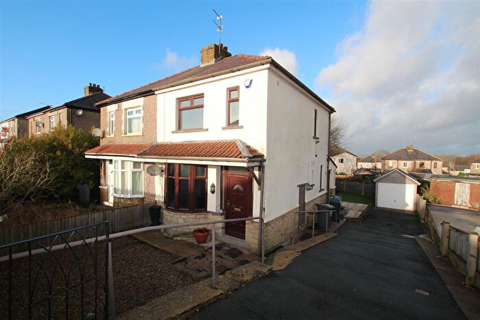 3 Bedroom Semi Detached House To Rent In Wrose Road, Shipley, BD18