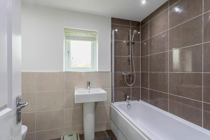 5 Bedroom Detached House For Sale In Bursary Court, Dringhouses, York, YO24