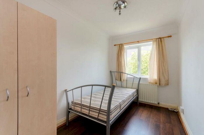 2 Bedroom Flat To Rent In Galsworthy Road, Kingston Hill, Kingston Upon Thames, KT2
