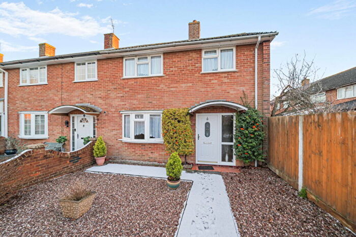 3 Bedroom End Of Terrace House For Sale In Stag Hill, Basingstoke, RG22