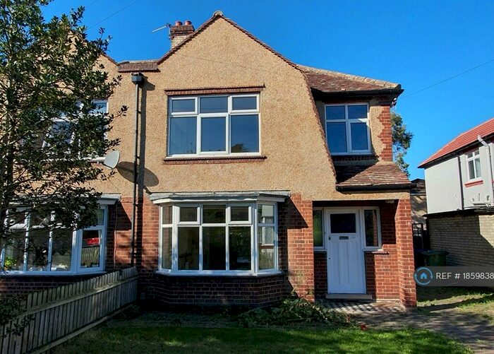 3 Bedroom Semi-Detached House To Rent In Milton Road, Cambridge, CB4
