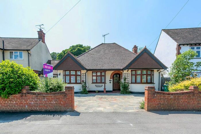 4 Bedroom Bungalow To Rent In Cassiobury Drive, Watford, WD17