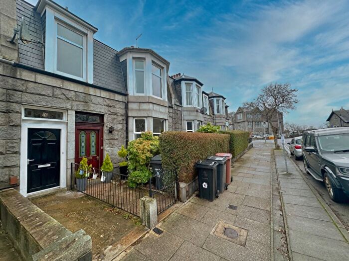 3 Bedroom Flat To Rent In Bedford Place, Kittybrewster, Aberdeen, AB24