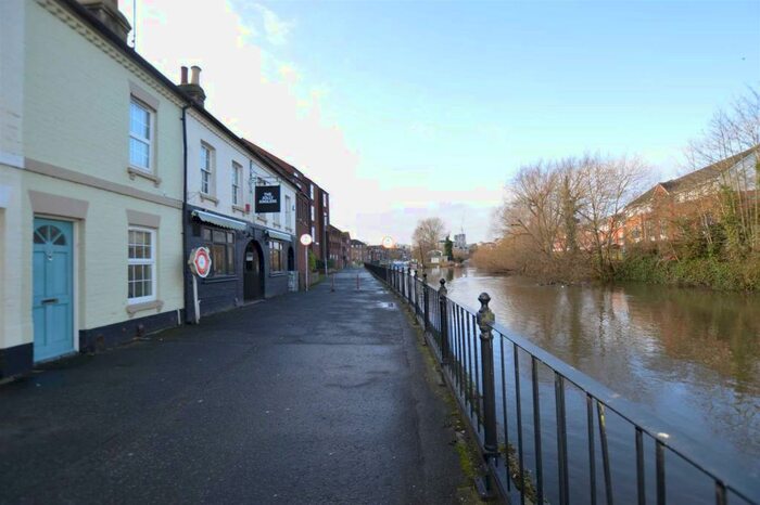 2 Bedroom Terraced House To Rent In Kennet Side, RG1