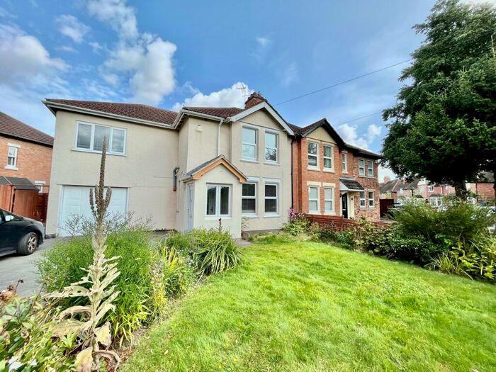 4 Bedroom Semi-Detached House To Rent In All Saints Road, Warwick, CV34