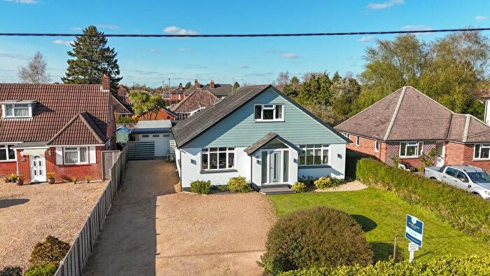 5 Bedroom Detached House For Sale In Hightown Road, Ringwood, BH24