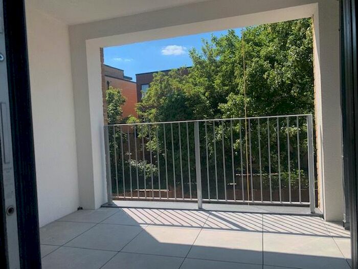 2 Bedroom Flat To Rent In Knights Hill, London, SE27