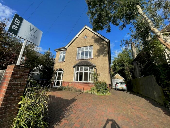 4 Bedroom Detached House To Rent In Castle Road - Salisbury, SP1