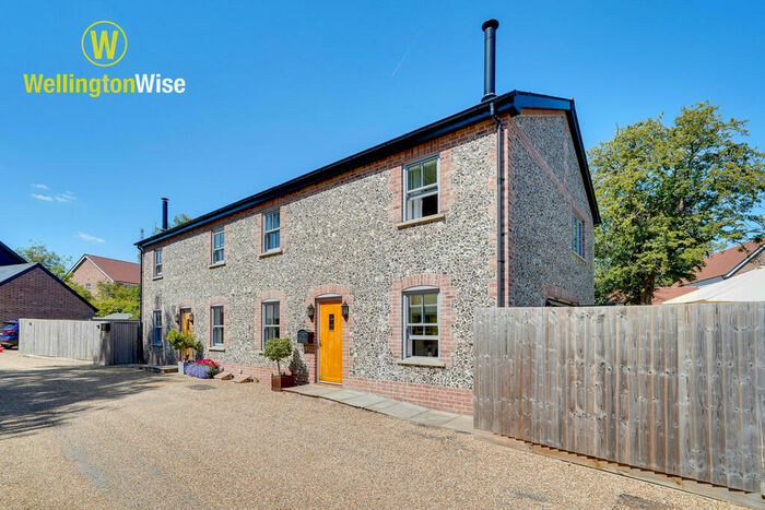 3 Bedroom Semi-Detached House For Sale In Cambridge Road, Barkway, SG8