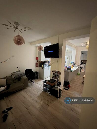 8 Bedroom Terraced House To Rent In Balmoral Road, Manchester, M14