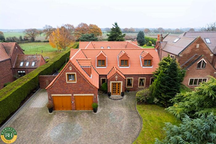 5 Bedroom Detached House For Sale In Stonehill, Hatfield Woodhouse, Doncaster, DN7