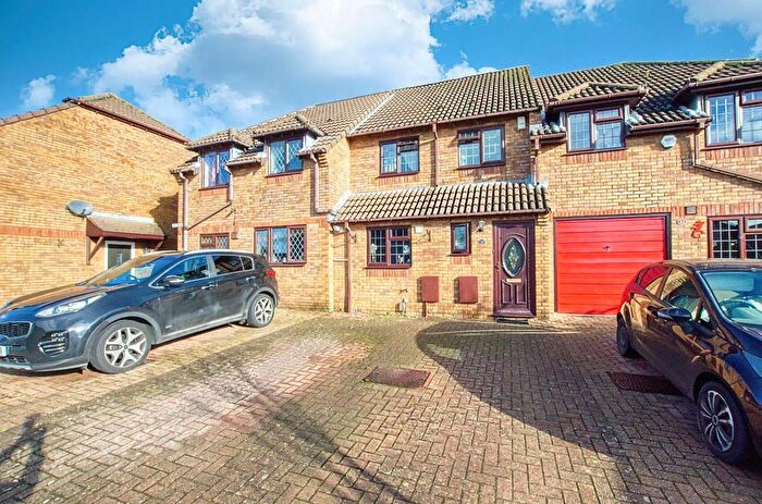 3 Bedroom Terraced House For Sale In Staith Close, Southampton, SO19