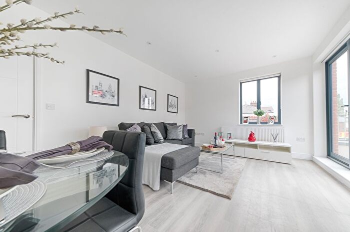 1 Bedroom Flat For Sale In Vicarage Court, Watford, WD18