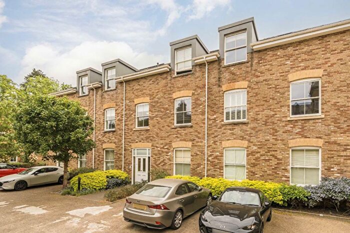 2 Bedroom Flat For Sale In Langdon Park, Teddington, TW11