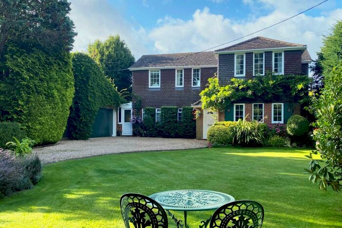 4 Bedroom Country House For Sale In Frogham, Fordingbridge, SP6