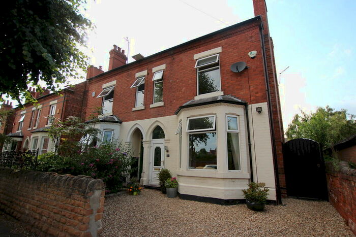4 Bedroom Semi-Detached House To Rent In Chaworth Road, West Bridgford, NG2
