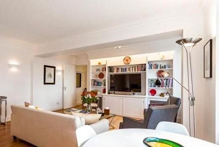 3 Bedroom Flat To Rent In Park Road, Marylebone, London, NW1