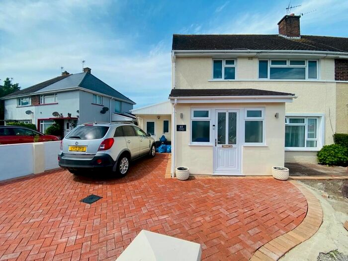 3 Bedroom Property To Rent In Woodland Avenue, Porthcawl, CF36