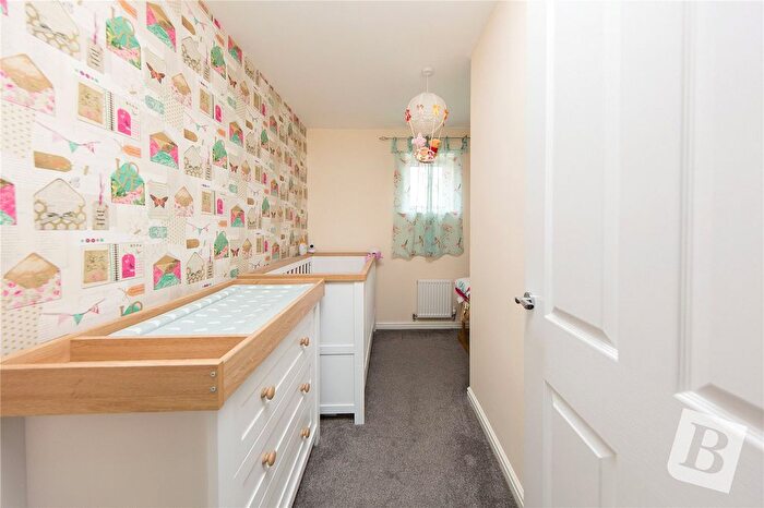 3 Bedroom End Of Terrace House For Sale In Bumpstead Mead, Aveley, South Ockendon, Essex, RM15