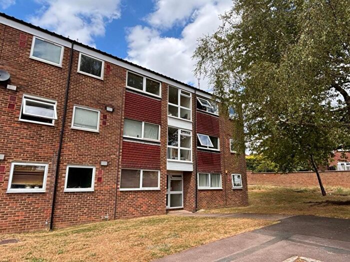 2 Bedroom Apartment For Sale In Francis Close, Hitchin, SG4