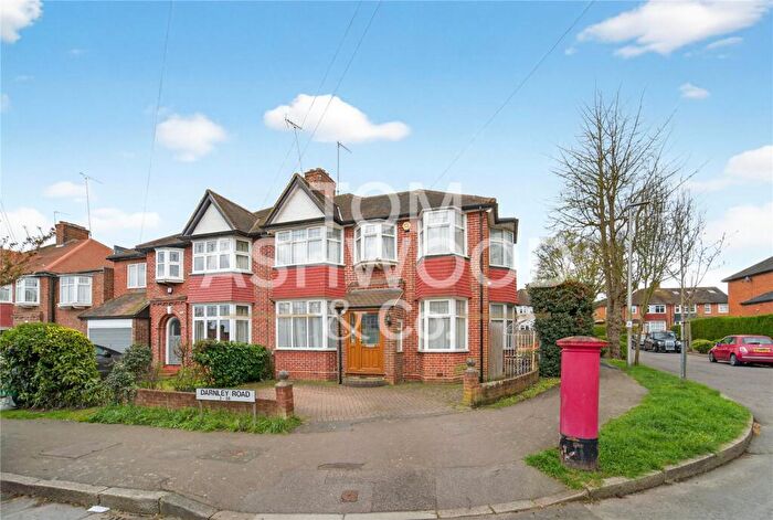4 Bedroom Semi Detached House For Sale In Darnley Road, Woodford Green, IG8