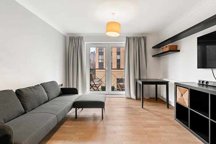 1 Bedroom Flat To Rent In Gallagher Court, Winders Road, SW11