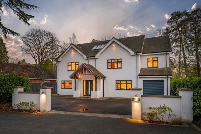 6 Bedroom Detached House For Sale In Horseshoe Lane, Ash Vale, GU12