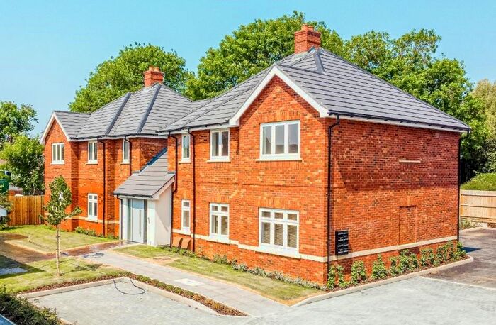 2 Bedroom Flat To Rent In Peckworth Close, Lower Stondon, SG16