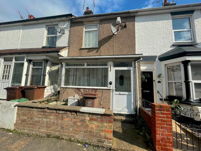 3 Bedroom Terraced House To Rent In Bingham Road, Rochester, Kent, ME2