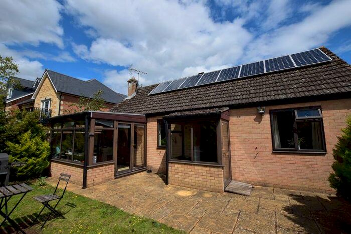 2 Bedroom Bungalow To Rent In The Phelps, Kidlington, OX5